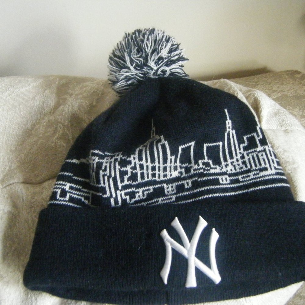 Men New Era Knit Black/ White New York Hat